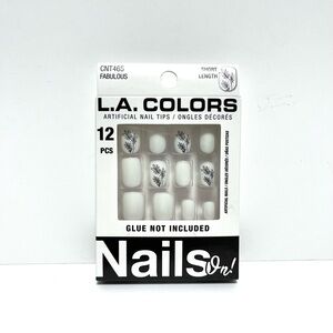 L.A. Colors C465 Fabulous White and Black Floral Fake Press On Nails
